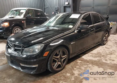 2012 Mercedes-Benz C 63 Amg из США, поврежденный, VIN WDDGF7HB1CA608979